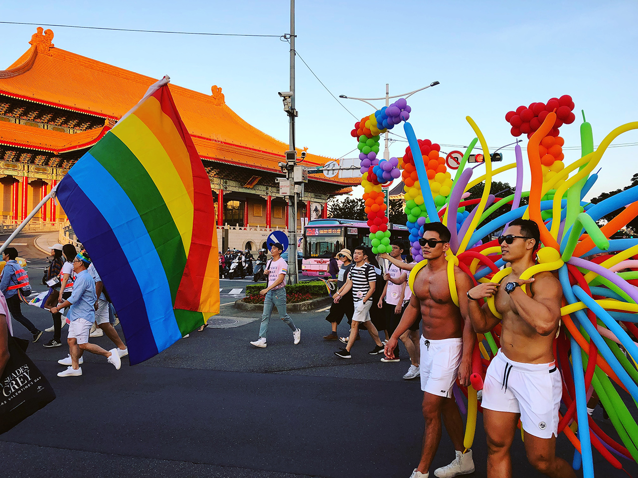 RecordBreaking 137,000 Marche the Taipei Pride Parade SUNPRIDE